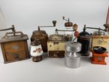 de nombreux types différents de moulins à café et de moulins à café