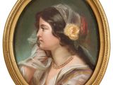 portrait d'une dame avec une fleur dans les cheveux, dans un cadre doré