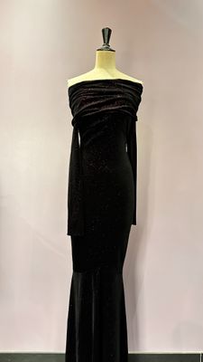 Robe de soirée noire en velours, à manches longues et épaules dénudées
