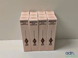 quatre cartons de climatiseurs posés sur une table blanche