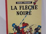 On voit ici la couverture du livre *La Flèche noire*.