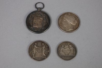 QUATRE MÉDAILLES En argent supérieur à 800°/°° - Photo 1
