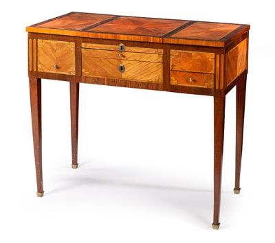 COIFFEUSE en placage de bois de rose, d'amarante et citronnier à décor - Photo 1