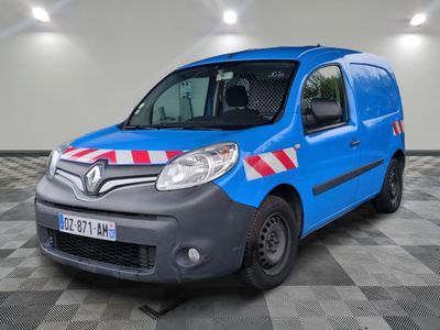 la photo d'une camionnette bleue avec une bande rouge et blanche sur le côté