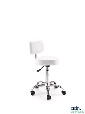 le dossier d'un tabouret blanc avec un piètement chromé et un repose-pieds