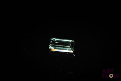 an image of a piece of glass in the dark
