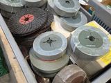 de nombreux types différents de meules dans une boîte