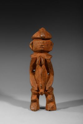 une image représentant une figurine en bois d'un homme coiffé d'un chapeau