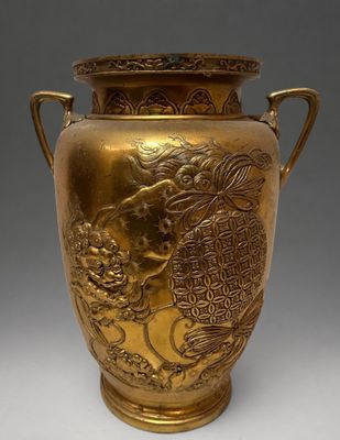Vase avec anses et décor shishi, Japon, période Meiji, 19e -…