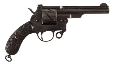 gros plan d'un revolver sur fond blanc