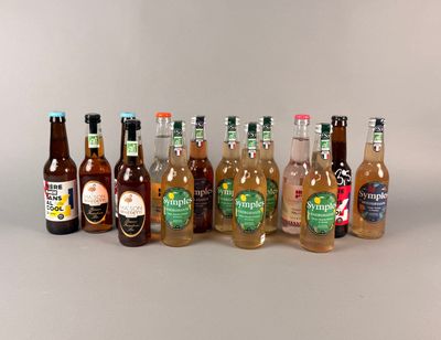 beaucoup de bouteilles de bière sur une table
