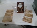 une table avec un tas de vieilles photos dessus