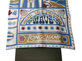 une écharpe bleue et blanche avec un motif