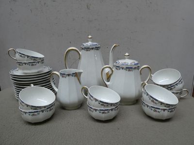 LIMOGES - RAYNAUD & Cie - Service à café en porcelaine, comprenant : V