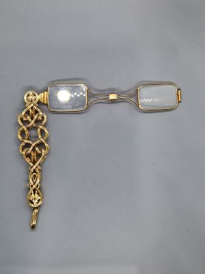 Face à main en or 750 mm (18k) avec manche de style Art Nouv…