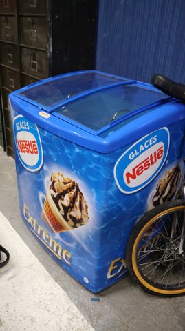 Congélateur à glace. Fonctionne