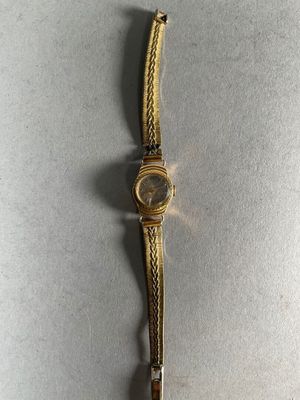 Montre-bracelet de dame de forme ronde en or jaune 18K à mou…