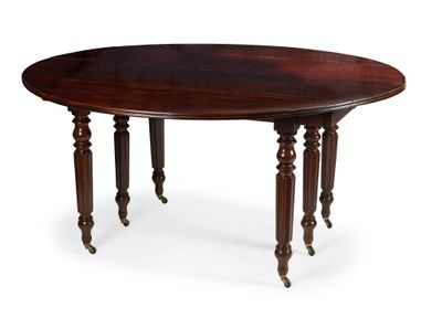 table de salle à manger ovale avec pieds tournés et plateau en bois