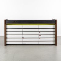 Christofle France, comptoir de boutique avec vitrine. (photo 4)