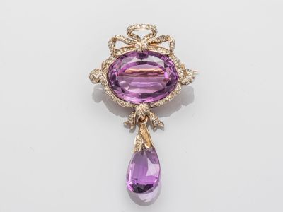 une broche en améthorate et diamants