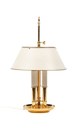 une image d'une lampe de table avec un abat-jour blanc