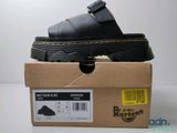 Chaussures Dr. Martens en cuir noir, sans lacets, dans leur boîte
