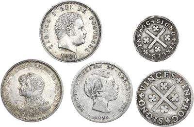 six types différents de pièces d'argent sur fond blanc