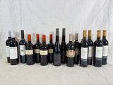 plusieurs bouteilles de vin alignées sur une table