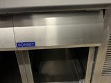a machine that is sitting on the floor in the kitchen