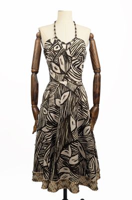 une image d'une robe sur un mannequin