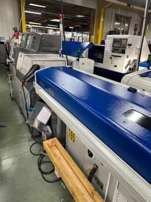 de nombreuses machines qui se trouvent toutes ensemble dans une usine