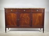 un buffet ancien en acajou avec un plateau en marbre