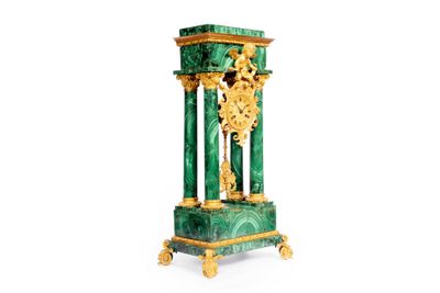 Grande pendule portique en malachite et plaque de malachite …