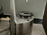 a machine that is sitting on the floor in a room