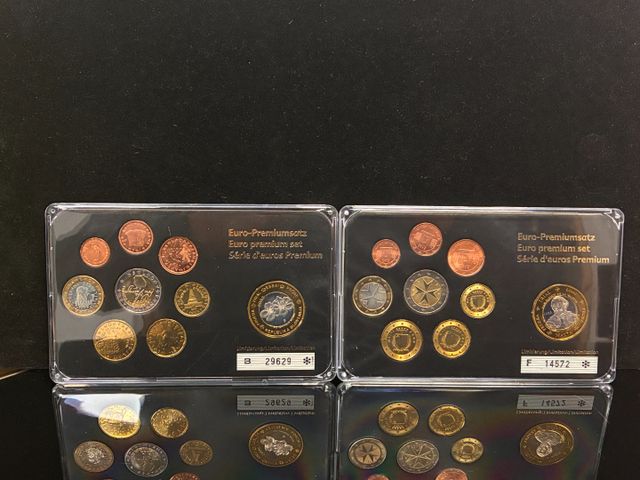 Collection de pièces : en coffret, 7 sets de monnaie Euro ; deux ...