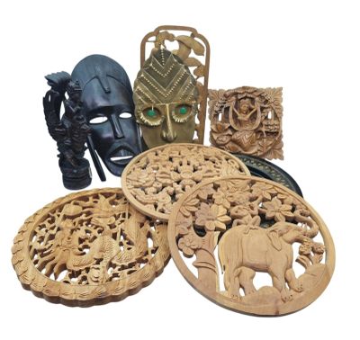 a lot of wood carvings that are on the table