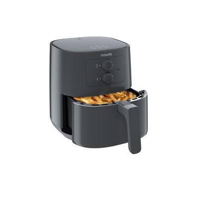une friteuse à air chaud noire contenant des frites