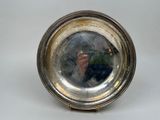 le reflet d'une personne qui se prend en photo dans un miroir