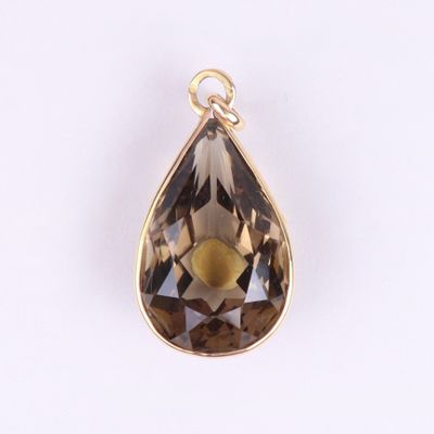 Pendentif en or jaune (585/00) orné d'un imposant quartz fum…