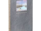 une image représentant un livre avec une rivière en arrière-plan