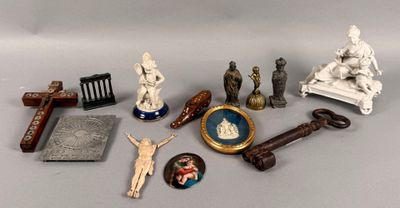 a lot of items that are sitting on a table