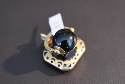 a picture of a ring with a black stone on it