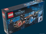 une boîte contenant un ensemble Lego Tron