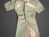 une image représentant une robe ornée d'un nœud
