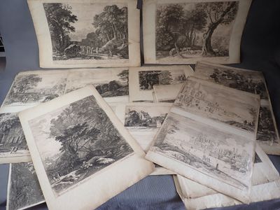 beaucoup de vieilles photos en noir et blanc sur la table