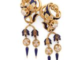 une paire de boucles d'oreilles en saphir et diamants, signée Van Cleef