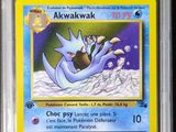 gros plan d'une carte pokemon dans un étui en plastique