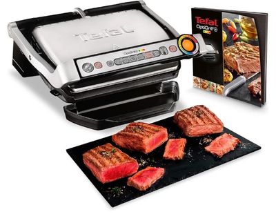 une photo d'un barbecue avec des steaks dessus et un livre de cuisine