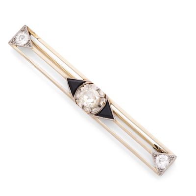 une broche Art déco en forme de lingot, en diamants et en or