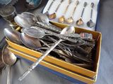 many spoons and spoon spoons in a box on a table